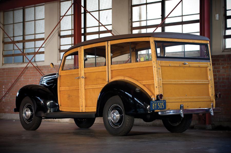  Ford DeLuxe Station Wagon 1939 года  (фото 8 из 26)